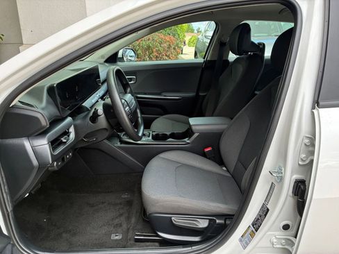 Used 2025 Kia K4 LXS image 27