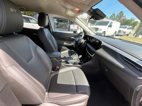 Used 2024 Buick Encore GX Sport Touring image 11