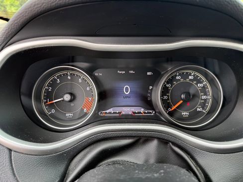 Used 2015 Jeep Cherokee Trailhawk w/ Comfort/Convenience Group AWD/4WD image 9