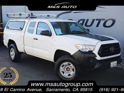 Used 2022 Toyota Tacoma SR image 1