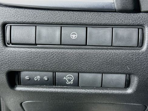 Used 2023 Nissan Rogue SV AWD/4WD image 17