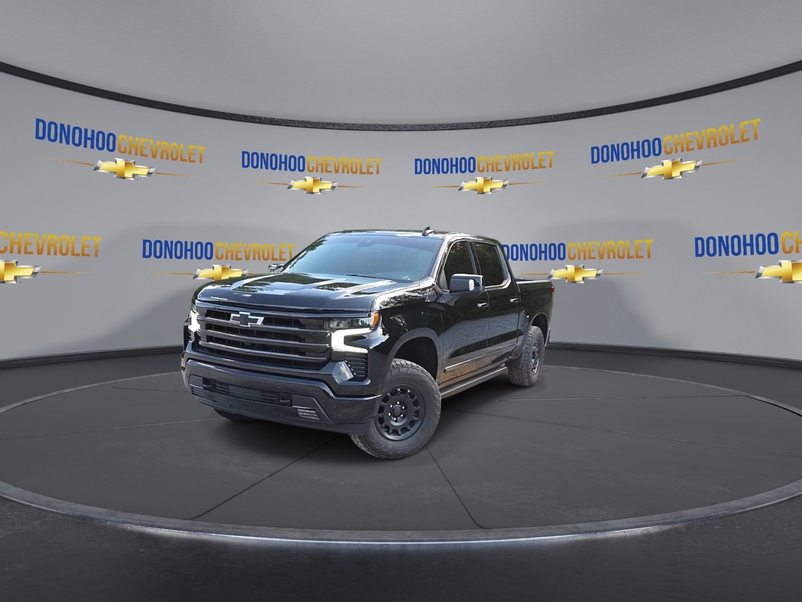 Used 2025 Chevrolet Silverado 1500 High Country w/ Midnight Edition AWD/4WD image 4
