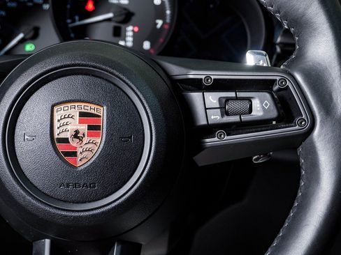 Certified 2025 Porsche Macan image 19