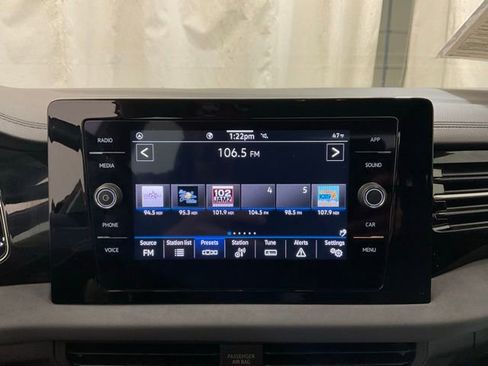 Used 2025 Volkswagen Jetta SE FWD image 18