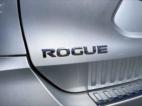 Used 2018 Nissan Rogue S image 22