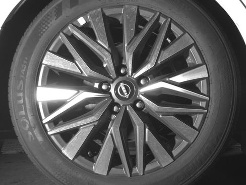 Used 2025 Nissan Altima 2.5 SV FWD image 15
