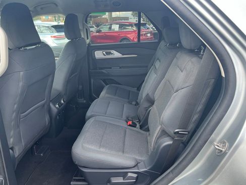 Used 2025 Ford Explorer Active AWD/4WD image 11