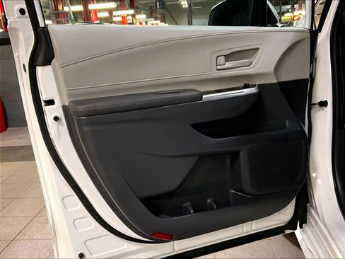 Used 2024 Toyota Sienna LE image 9