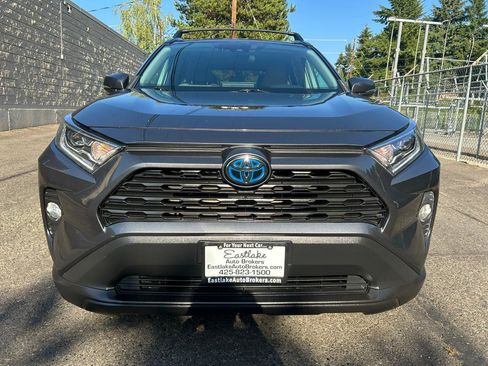 Used 2019 Toyota RAV4 XLE w/ Convenience Package AWD/4WD image 2