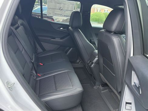 New 2027 Chevrolet Equinox LT w/ Convenience Package II FWD image 12