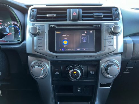 Used 2017 Toyota 4Runner SR5 AWD/4WD image 36