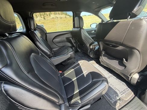 Used 2025 Chrysler Pacifica Select FWD image 48