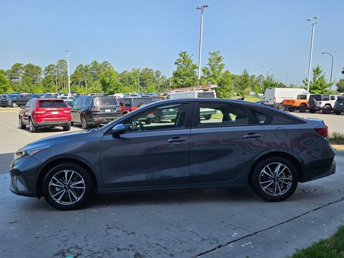 Used 2024 Kia Forte LXS FWD image 4