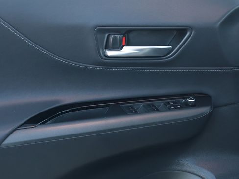 Used 2024 Toyota Venza LE image 24