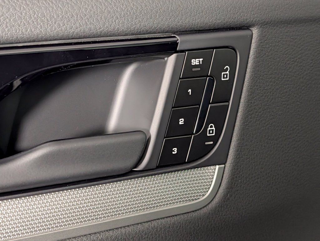 New 2026 Porsche Cayenne Coupe AWD/4WD image 26