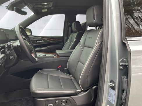 Used 2024 Cadillac Escalade Premium Luxury image 10