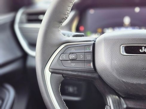 New 2025 Jeep Grand Cherokee Altitude image 24