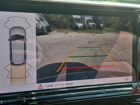 Used 2025 Volkswagen Atlas SE FWD image 17