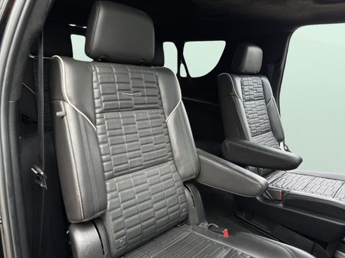 Used 2022 Cadillac Escalade ESV Premium Luxury Platinum w/ Heavy-Duty Trailer Package image 36