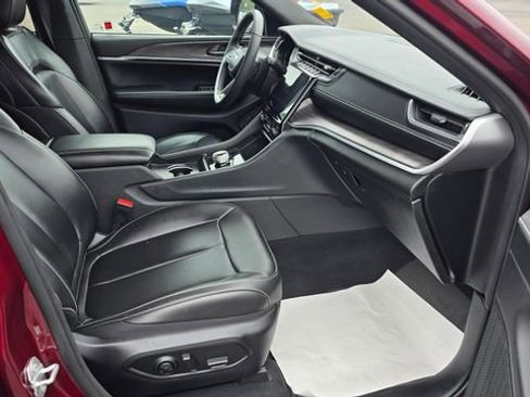 Used 2024 Jeep Grand Cherokee Limited image 14