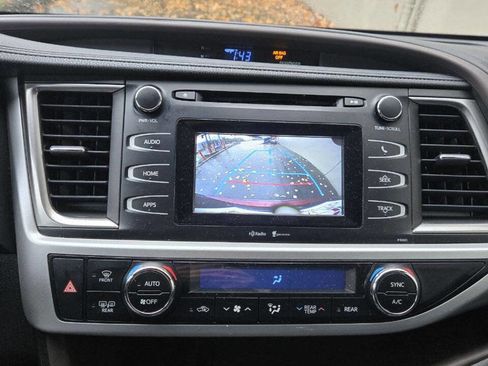 Used 2014 Toyota Highlander Plus image 9
