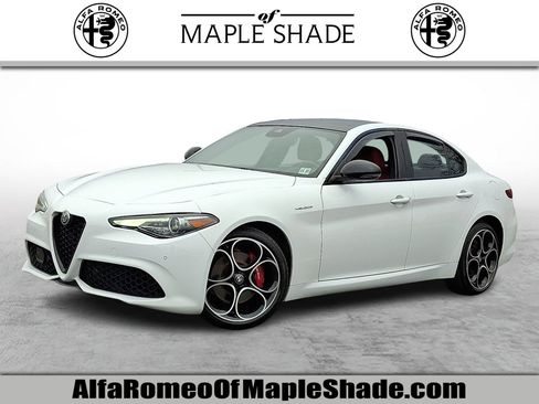 Used 2023 Alfa Romeo Giulia Veloce image 1