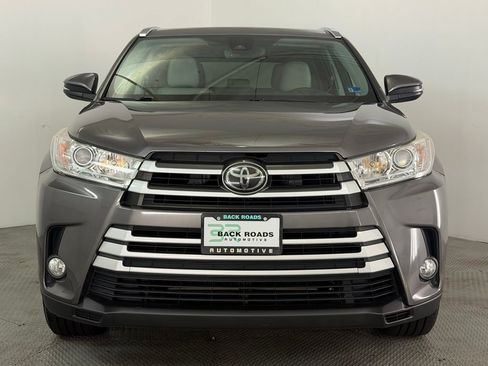 Used 2017 Toyota Highlander XLE AWD/4WD image 2