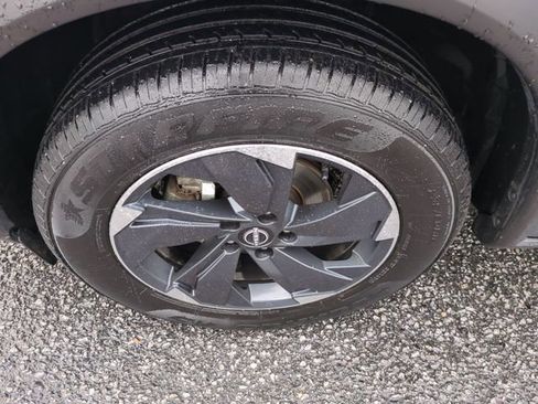 Used 2024 Nissan Rogue SV image 10