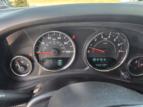 Used 2015 Jeep Wrangler Sahara AWD/4WD image 16