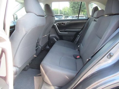 Used 2019 Toyota RAV4 LE FWD image 31