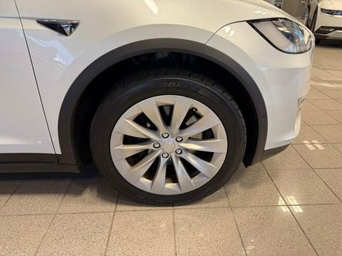 Used 2019 Tesla Model X Long Range image 10