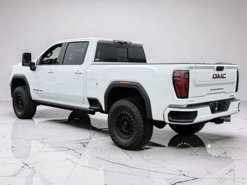Used 2024 GMC Sierra 2500 AT4 w/ AT4 Premium Plus Package AWD/4WD image 5