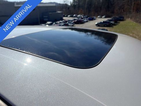 Used 2019 Ford Taurus Limited image 11