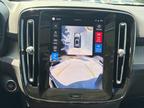 Certified 2024 Volvo XC40 B5 Ultimate w/ Protection Package Premier AWD/4WD image 67