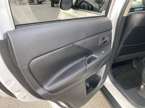 Used 2018 Mitsubishi Outlander SEL image 23