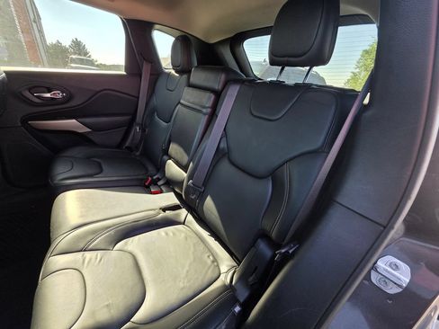 Used 2018 Jeep Cherokee Limited w/ High Altitude Package AWD/4WD image 15