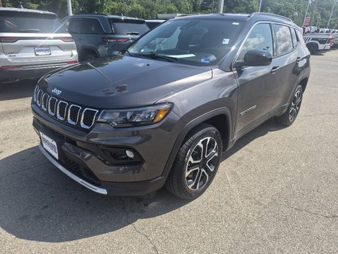 Used 2023 Jeep Compass Limited AWD/4WD image 2