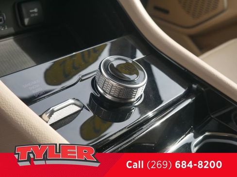 Certified 2022 Jeep Grand Cherokee Limited w/ Luxury Tech Group II AWD/4WD image 35