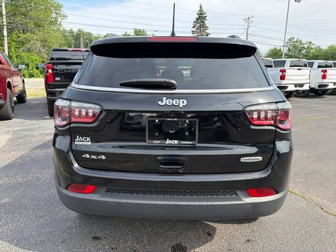 Used 2023 Jeep Compass Latitude w/ Convenience Group AWD/4WD image 6