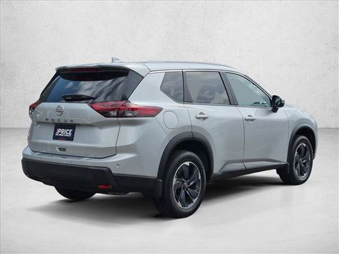 Used 2025 Nissan Rogue SV w/ SV Premium Package FWD image 5