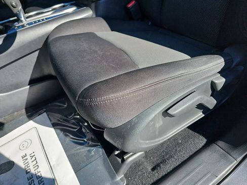 Used 2019 Nissan Pathfinder S image 32