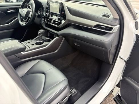 Used 2022 Toyota Highlander XLE image 33