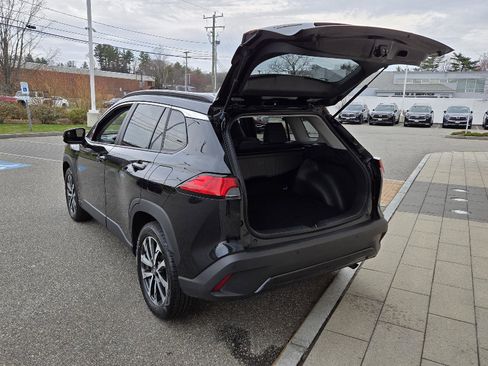 Used 2025 Toyota Corolla Cross XLE AWD/4WD image 18
