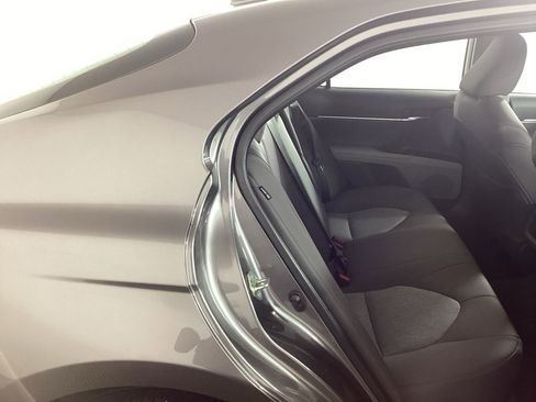 Used 2020 Toyota Camry LE image 10