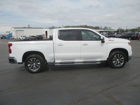 Used 2025 Chevrolet Silverado 1500 LT image 4