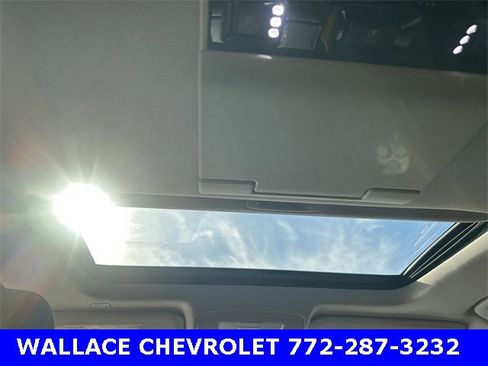 Used 2020 Chevrolet Suburban Premier w/ Premier Plus Edition image 16