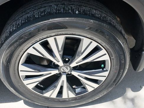 Used 2021 Nissan Rogue SV w/ Premium Package FWD image 11