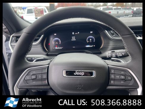 New 2025 Jeep Grand Cherokee Altitude image 21