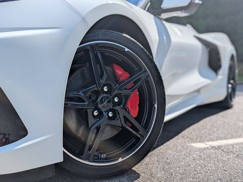 Used 2023 Chevrolet Corvette Stingray Premium Conv w/ Z51 Performance Package RWD image 37