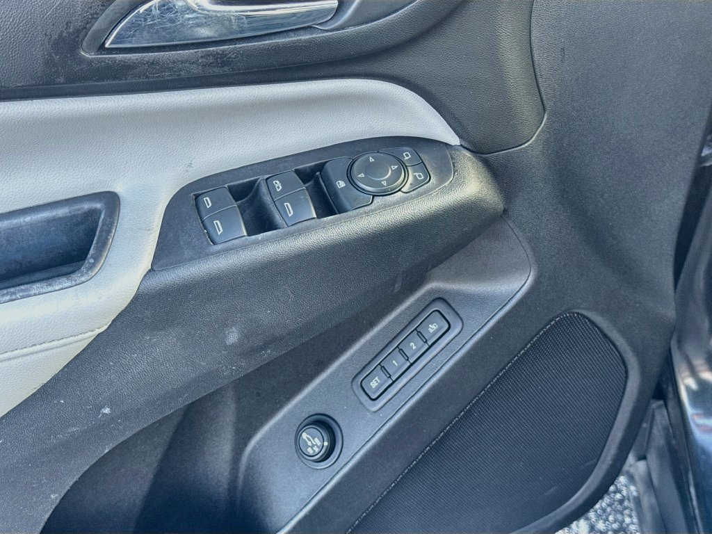 Used 2018 Chevrolet Equinox Premier AWD/4WD image 18